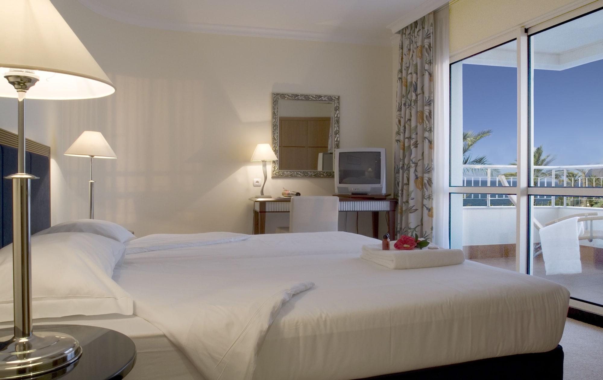 Pestana Grand Ocean Resort Hotel Funchal  Luaran gambar A room at the hotel